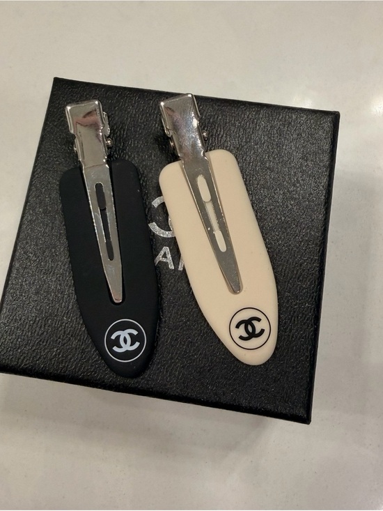 None Accessories - CHANEL Black and Cream Logo Hair Clips Set